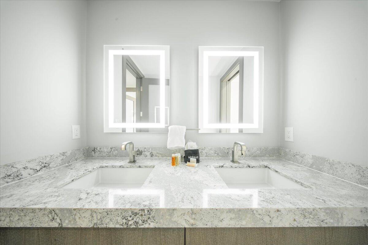 118 Avenue E Property Photo 43