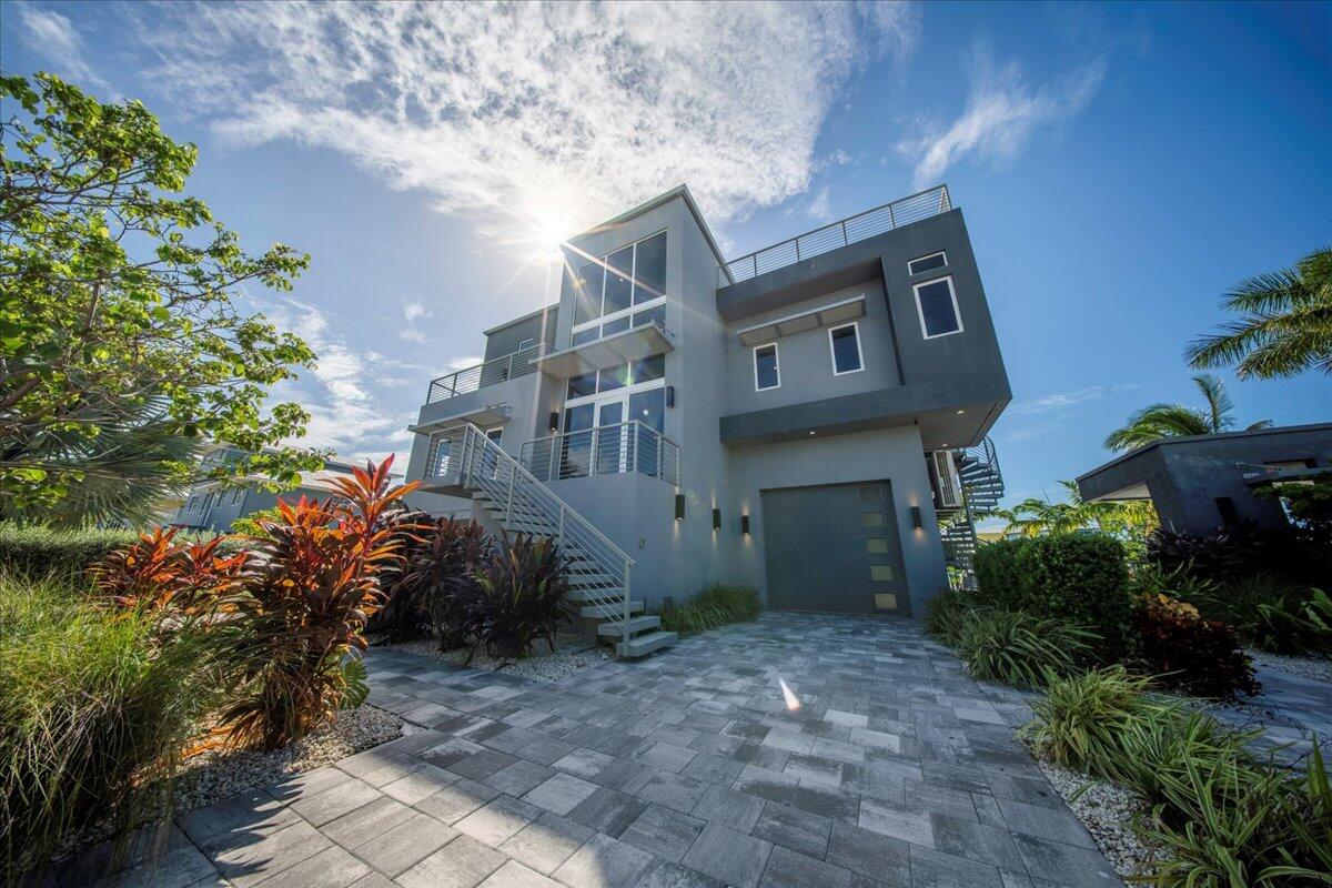 118 E Avenue E Property Photo 1