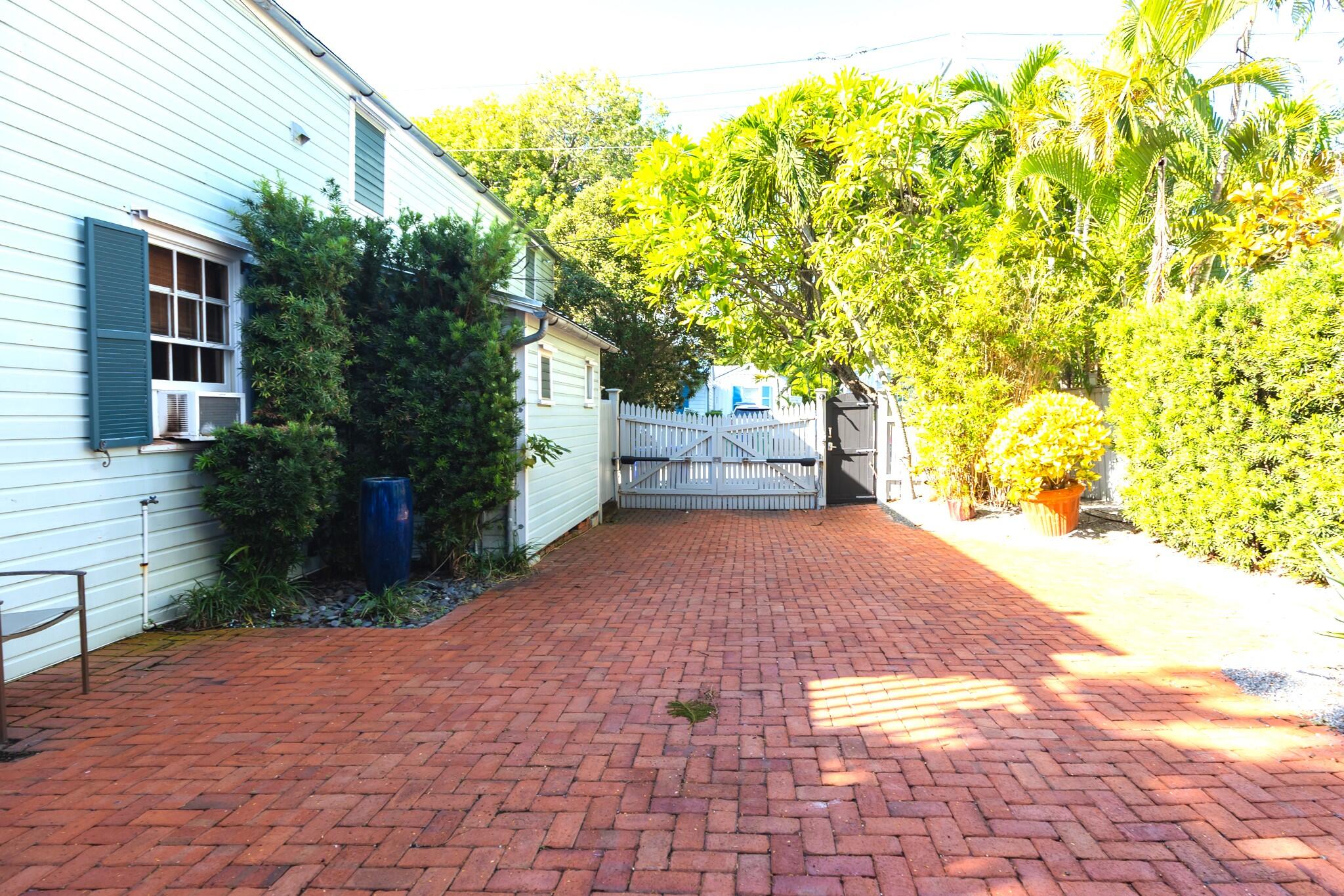 919-921 Thomas Street Property Photo 25