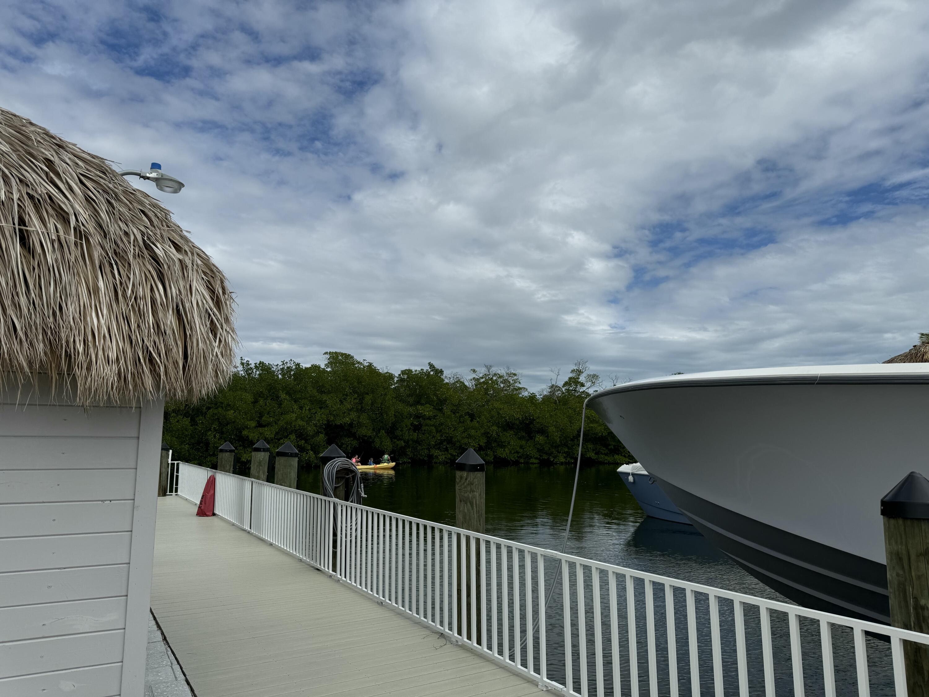 999 Morris Avenue, 4-8 Property Photo 1