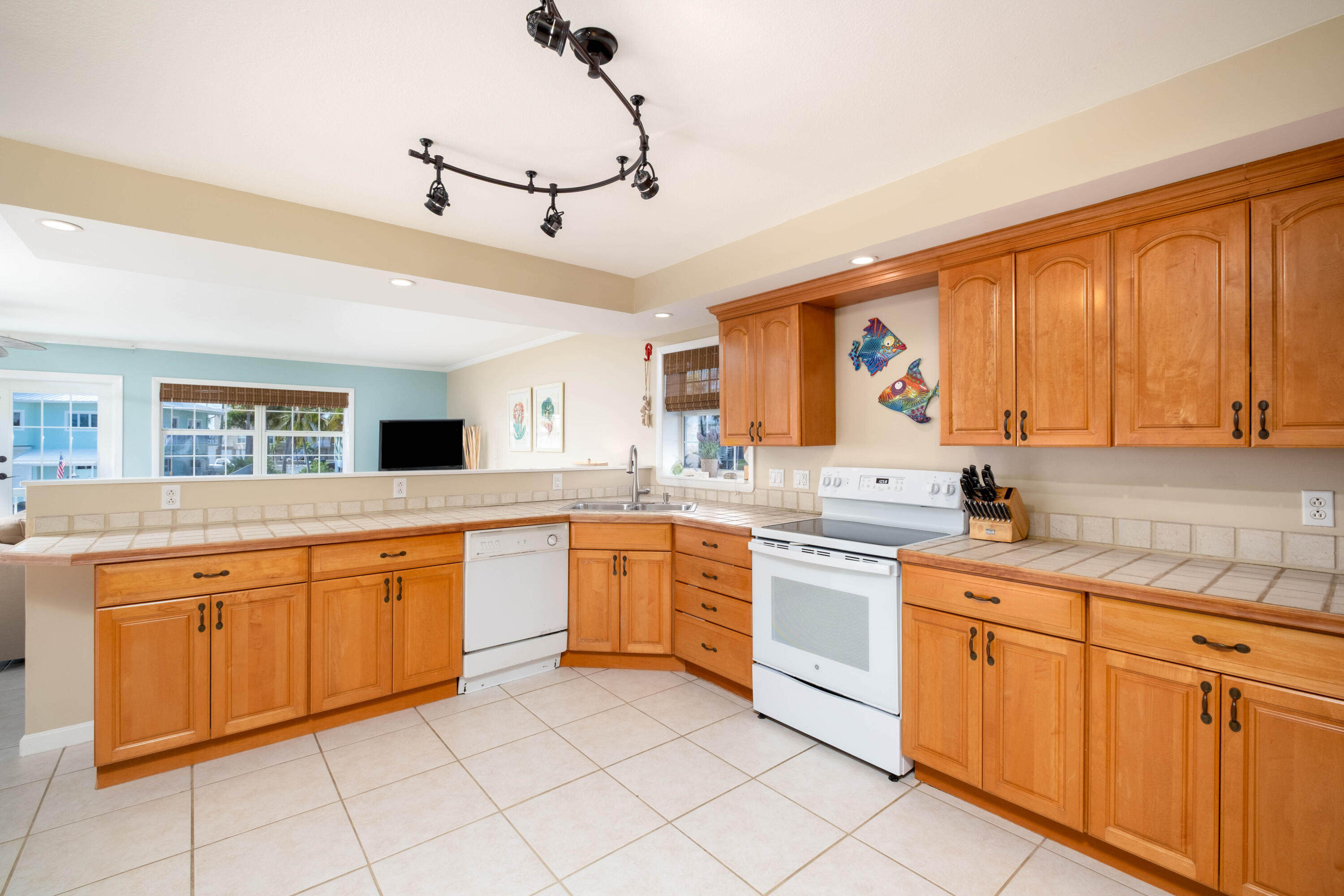 1202 Mockingbird Road Property Photo 8