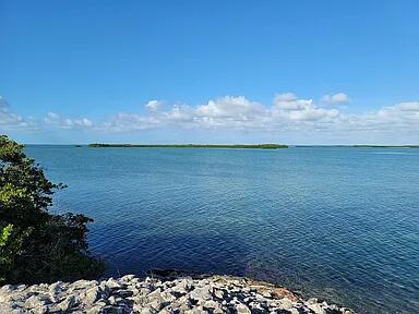 Oharas Key Street Gulf Property Photo 4