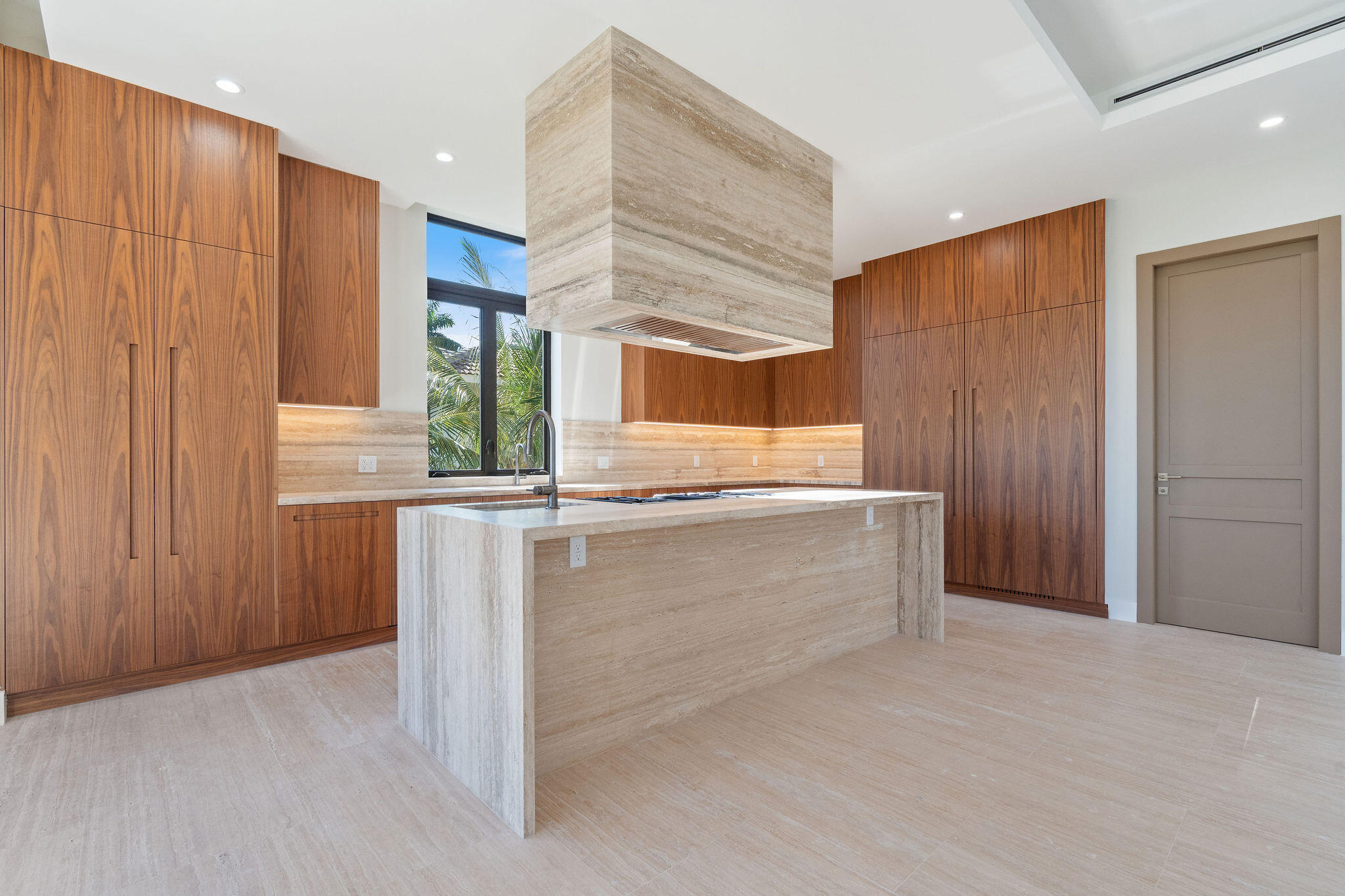 230 15th Circle Property Photo 4