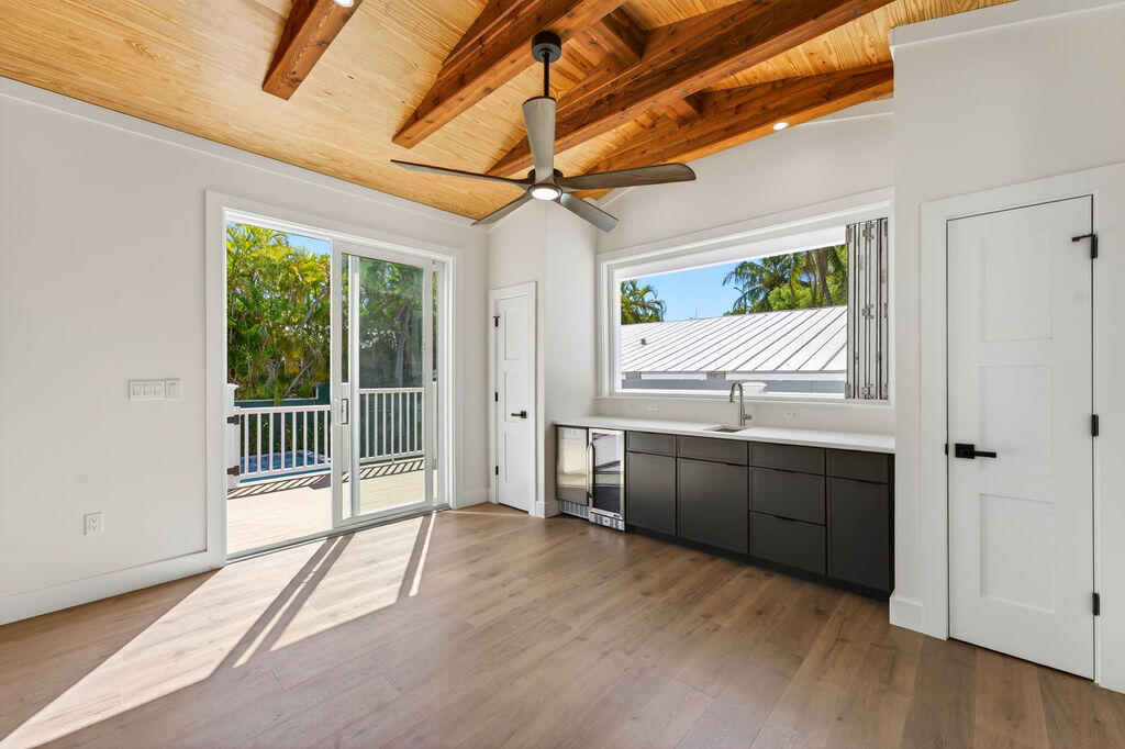 1505 Johnson Street Property Photo 6