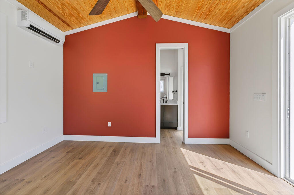1505 Johnson Street Property Photo 7