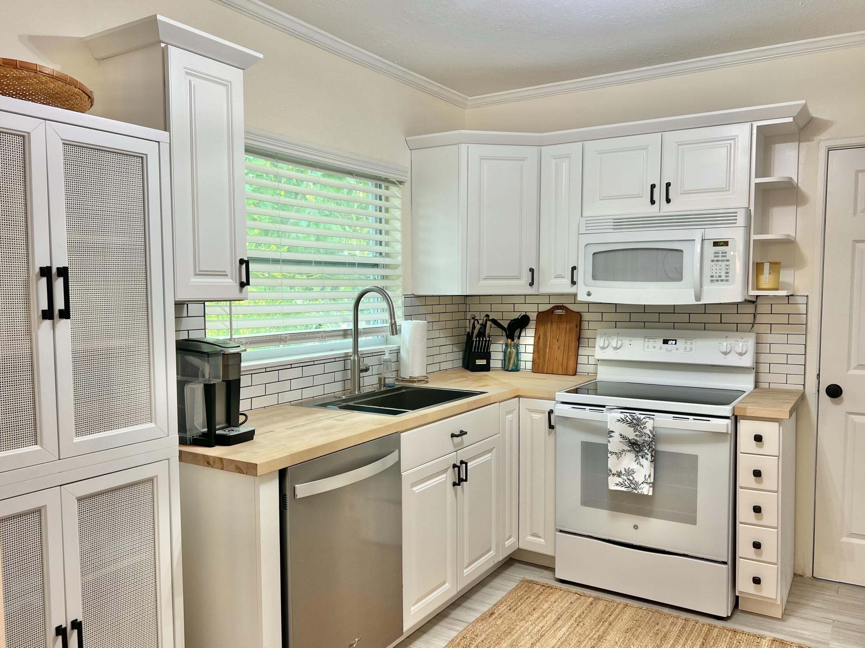 1505 Johnson Street Property Photo 14