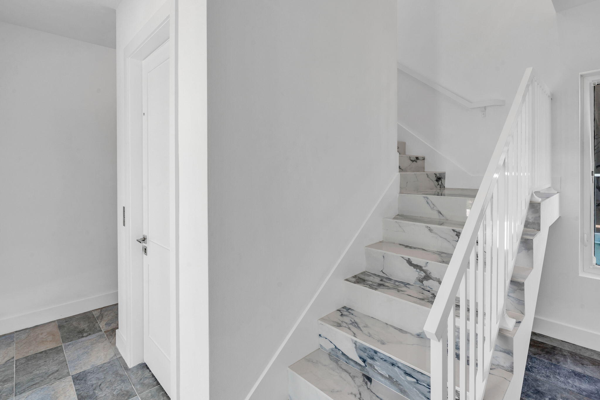 84 Coral Way -= Property Photo 5