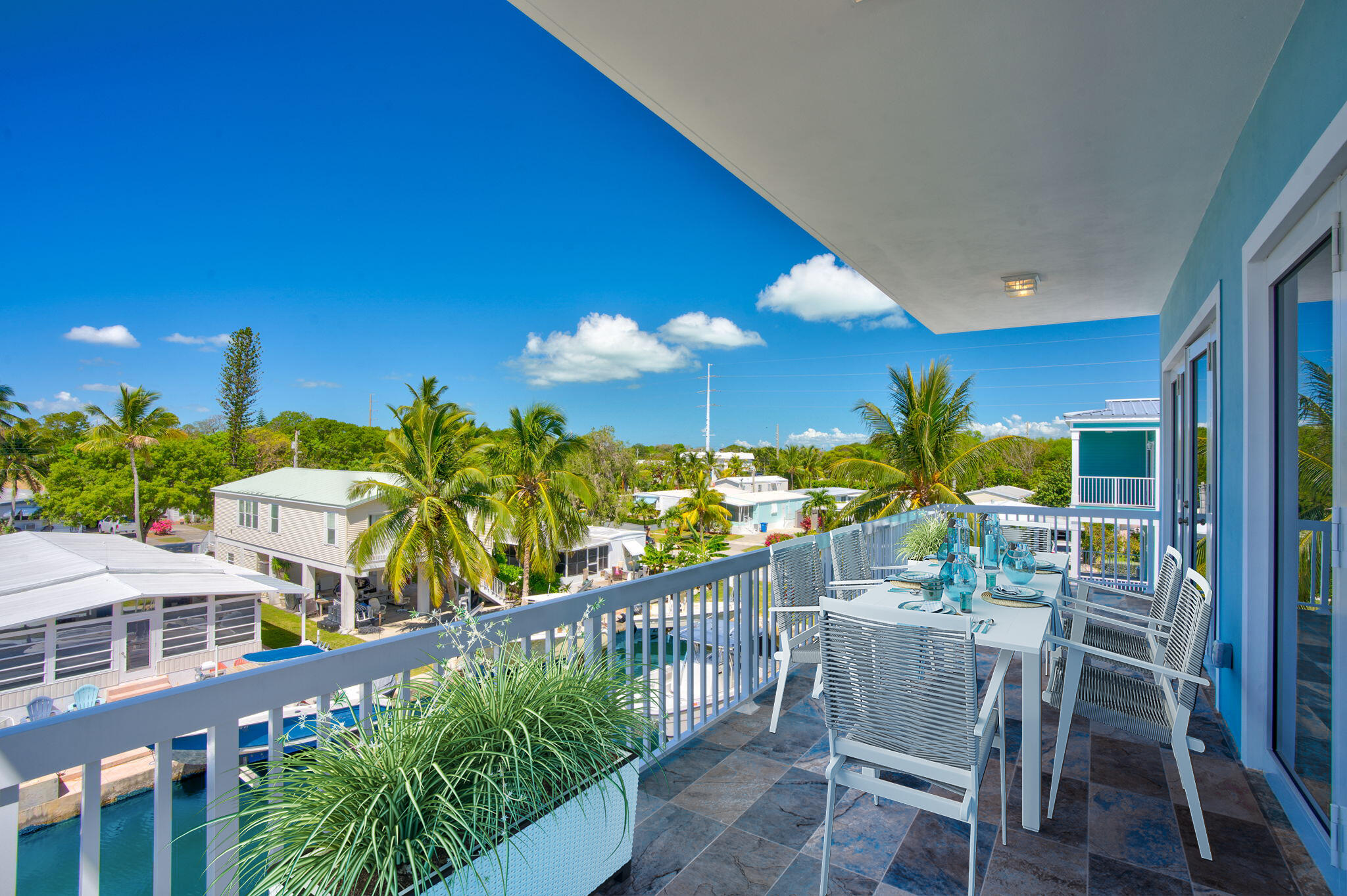 84 Coral Way -= Property Photo 12