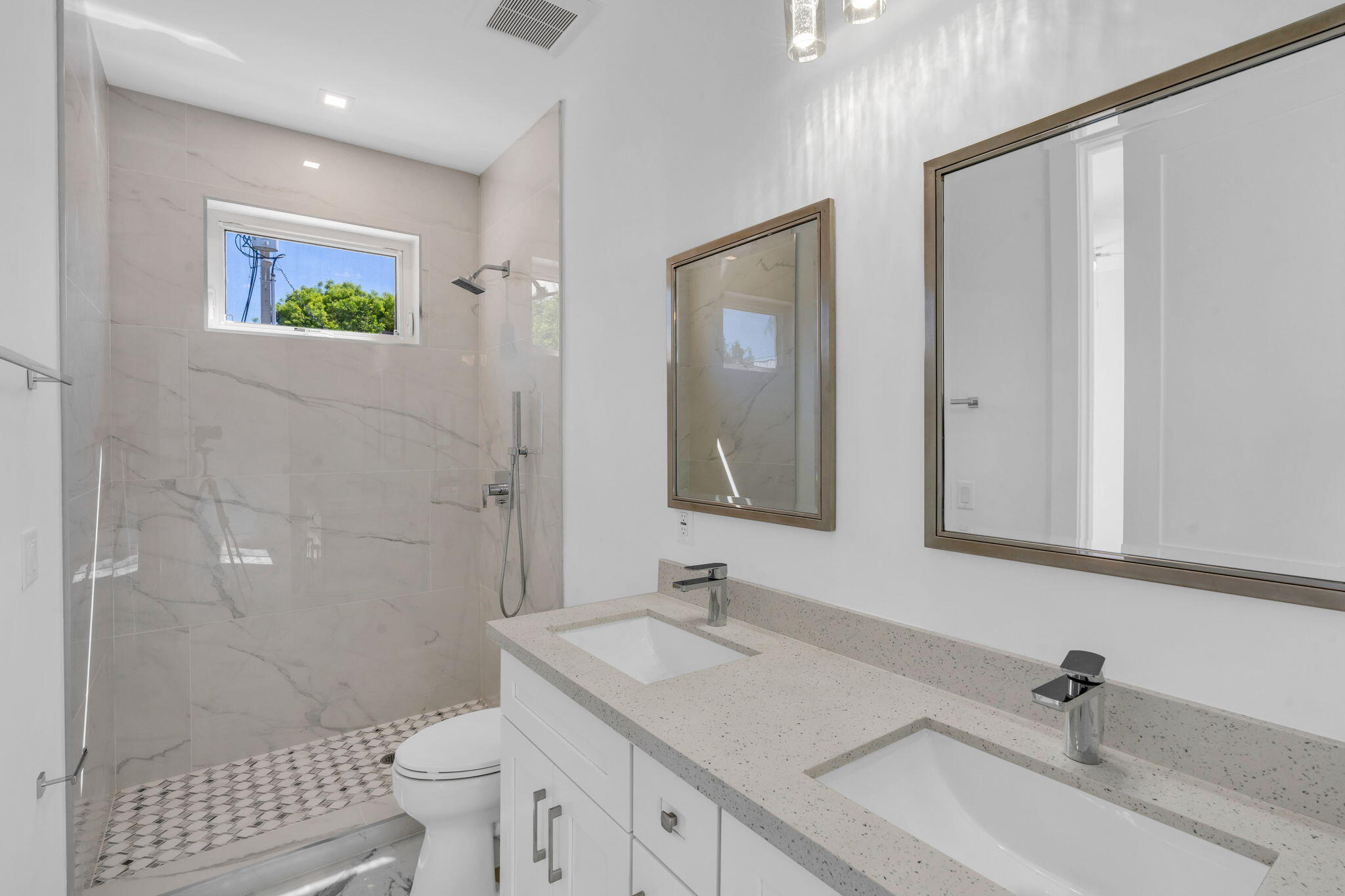 84 Coral Way -= Property Photo 15