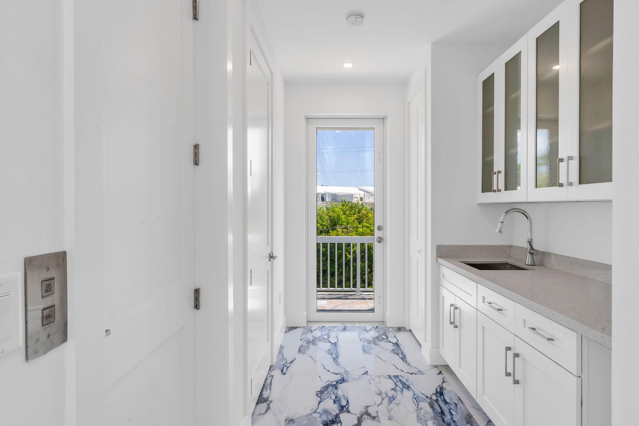 84 Coral Way -= Property Photo 24