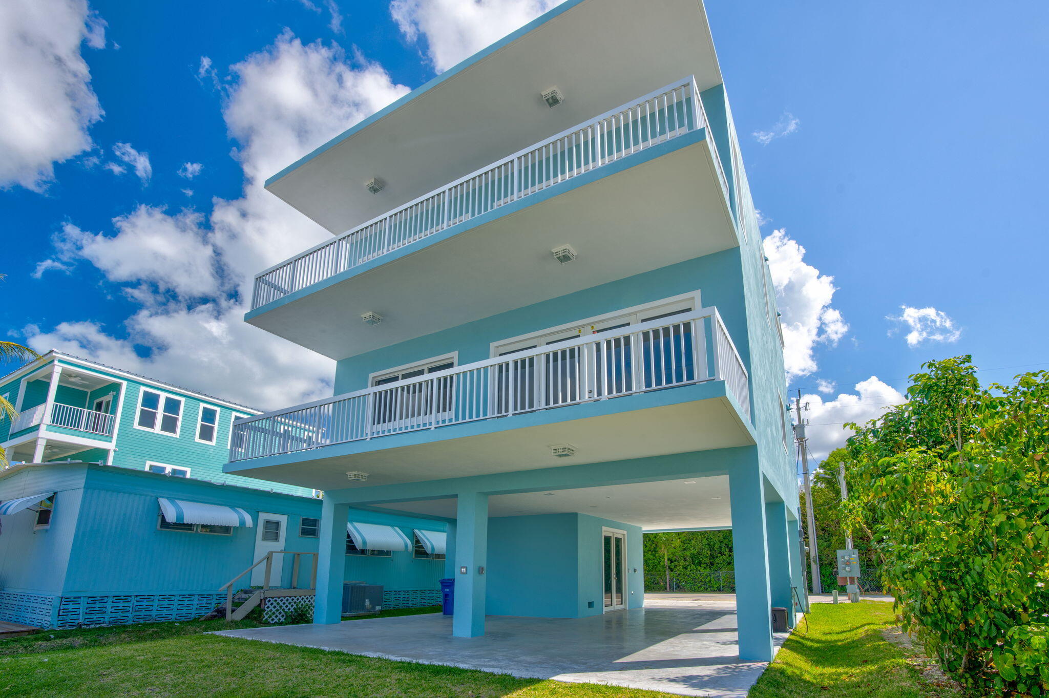 84 Coral Way -= Property Photo 32