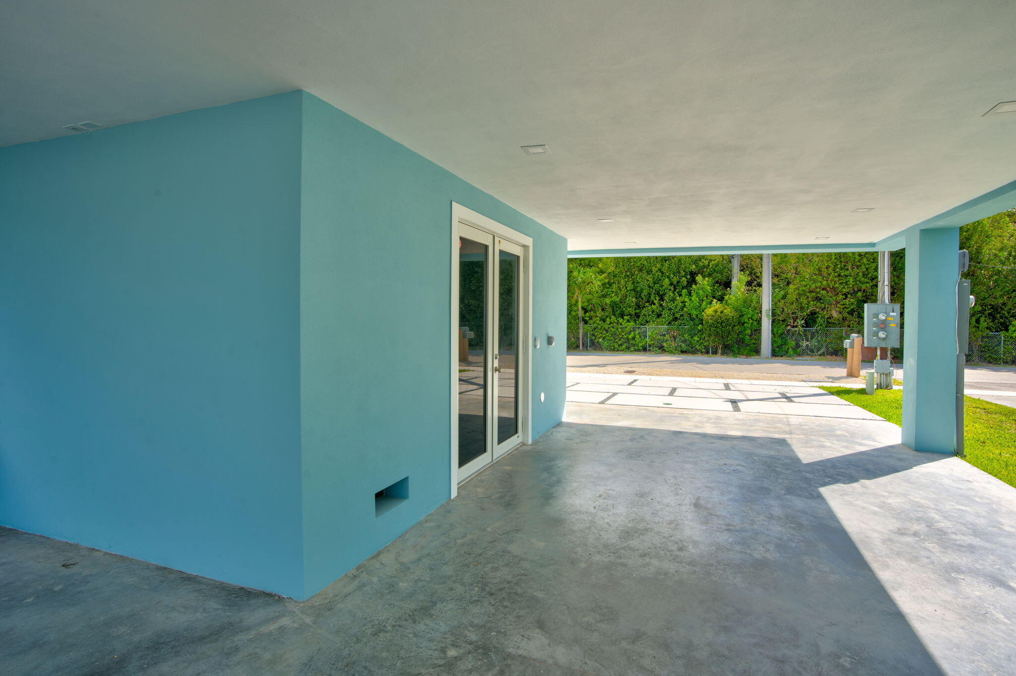 84 Coral Way -= Property Photo 37