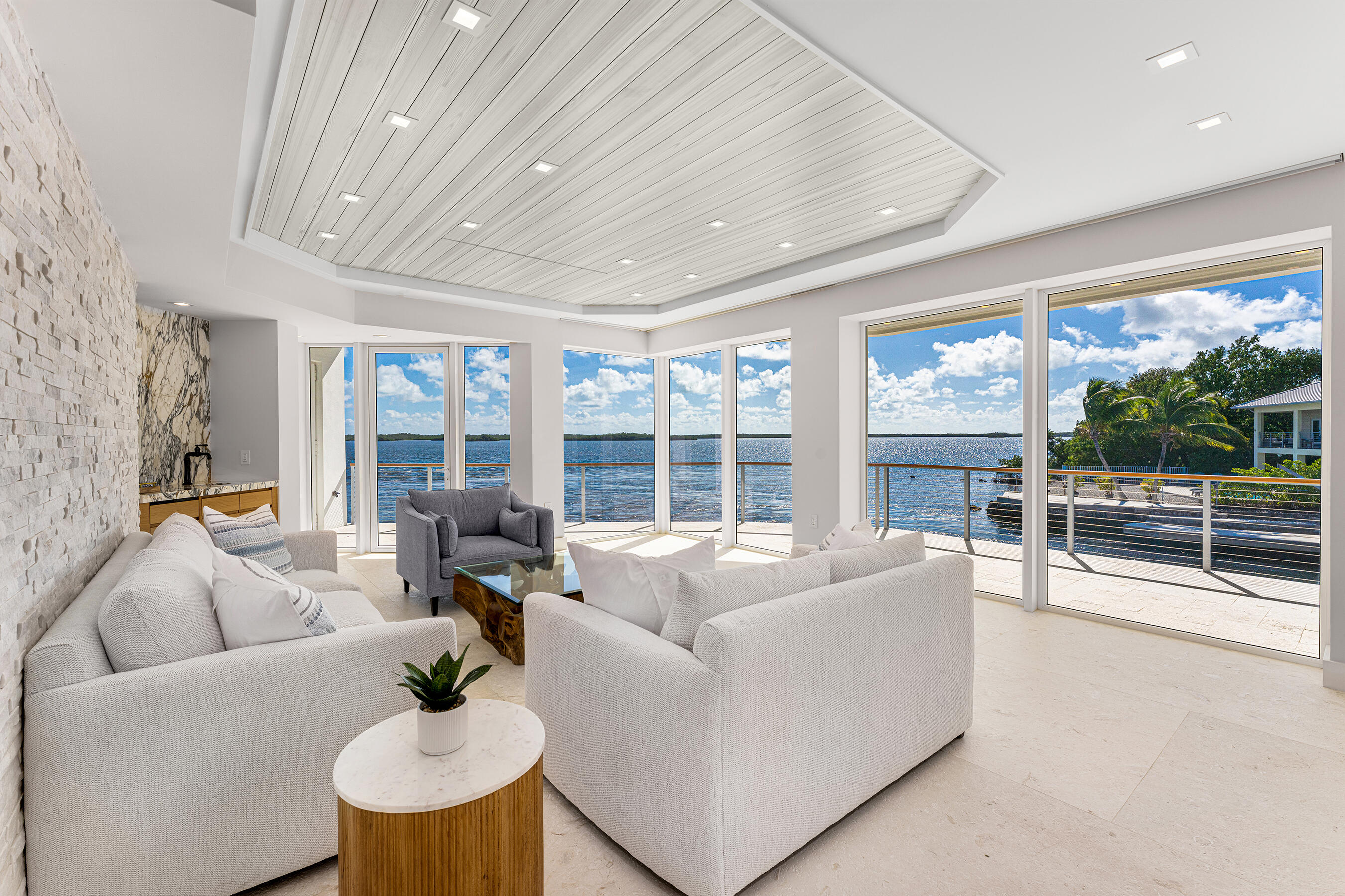 180 Pompano Drive Property Photo 14