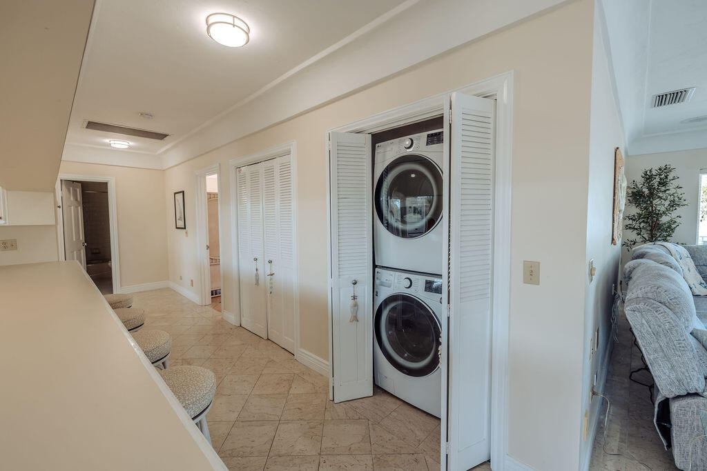 439 Palm Drive Drive Property Photo 14