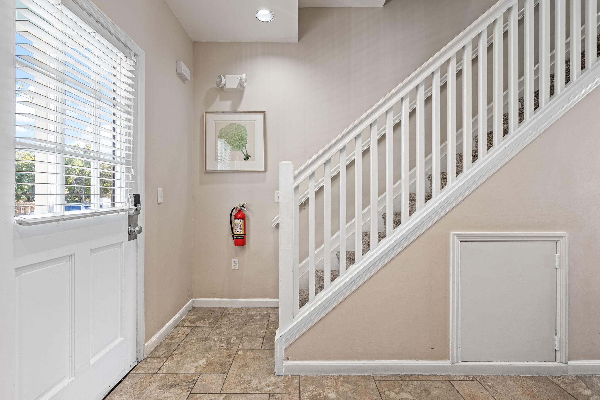 5086 Sunset Village Drive Property Photo 6