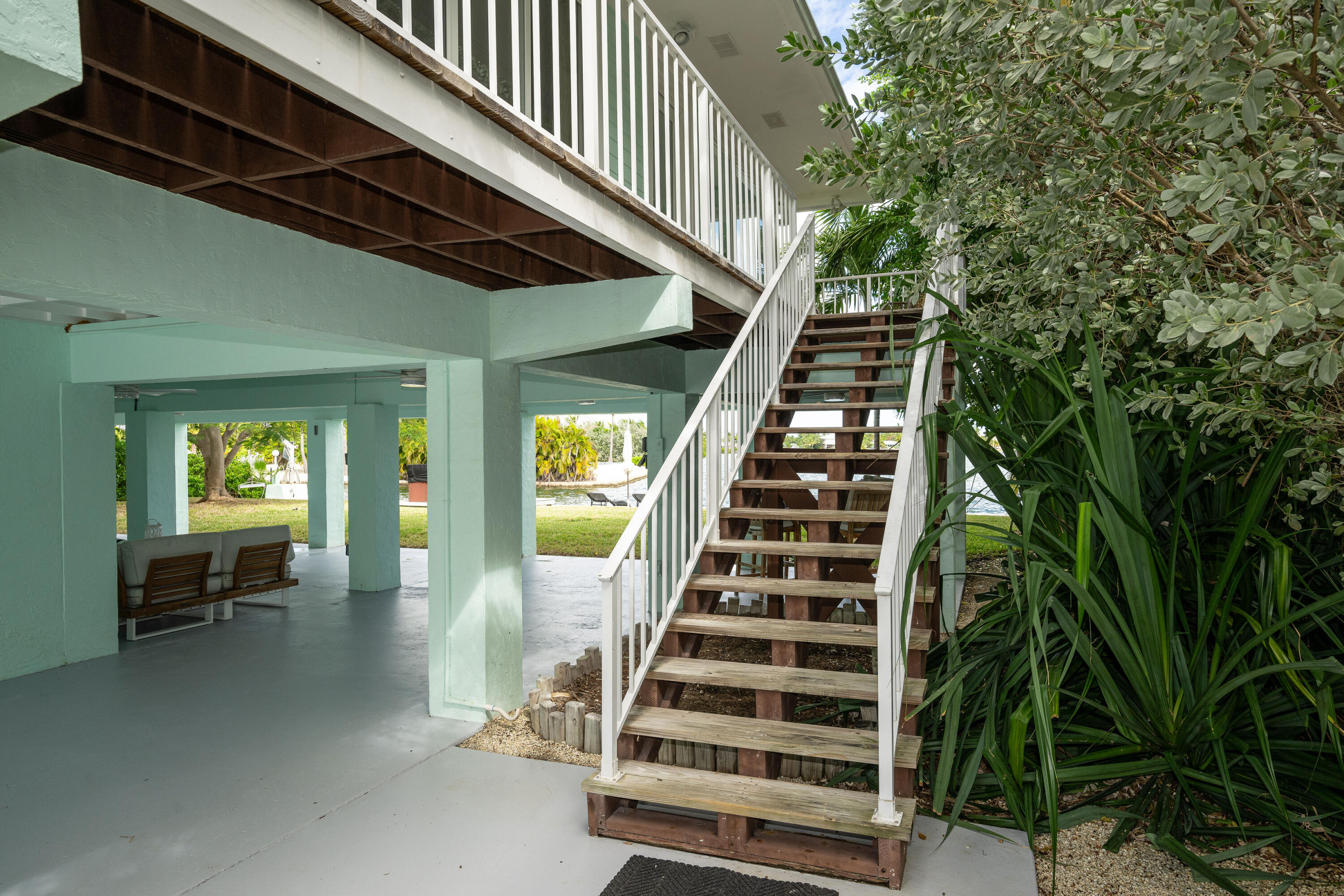 205 S Point Drive Property Photo 45