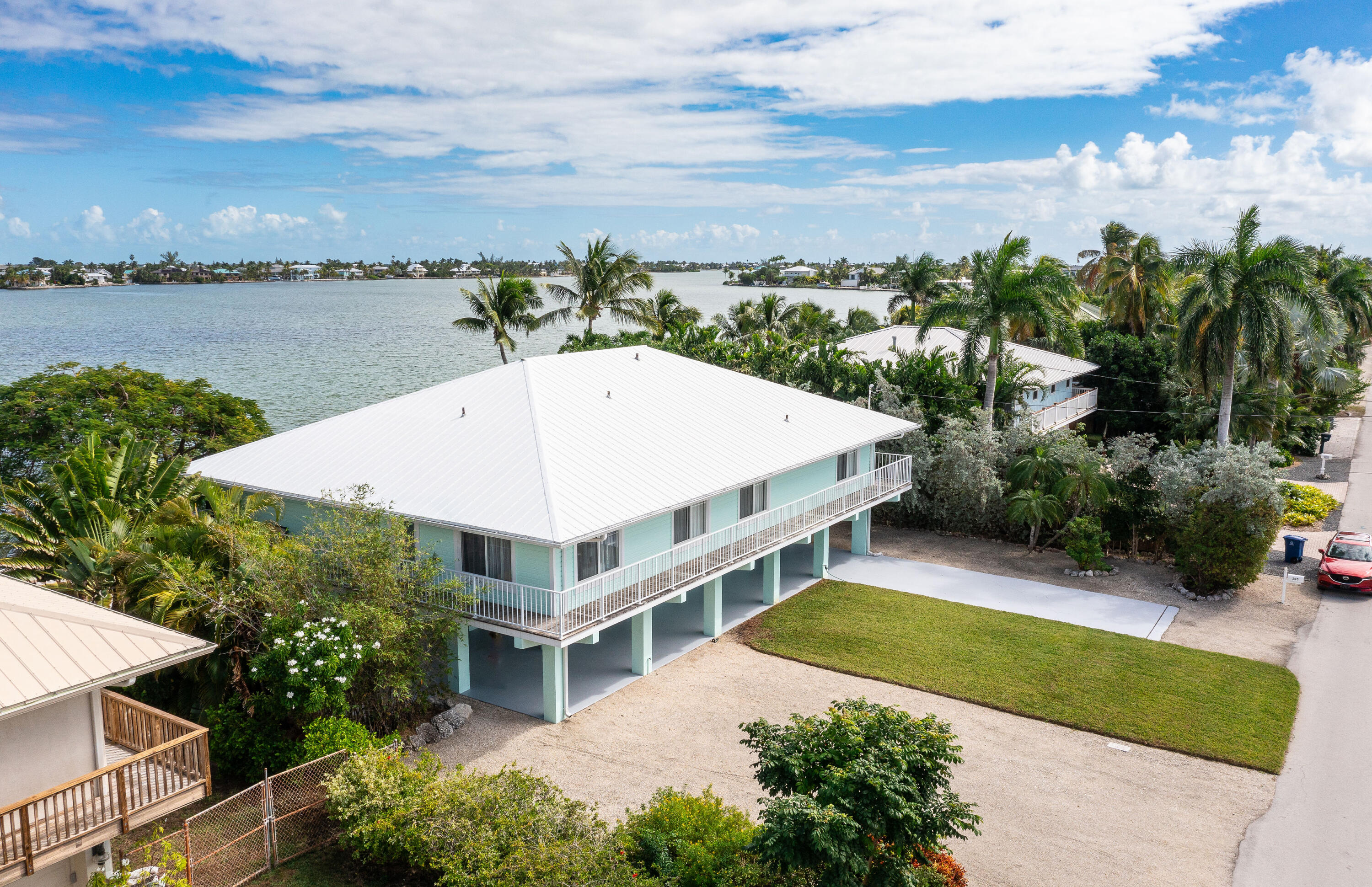 205 S Point Drive Property Photo 51