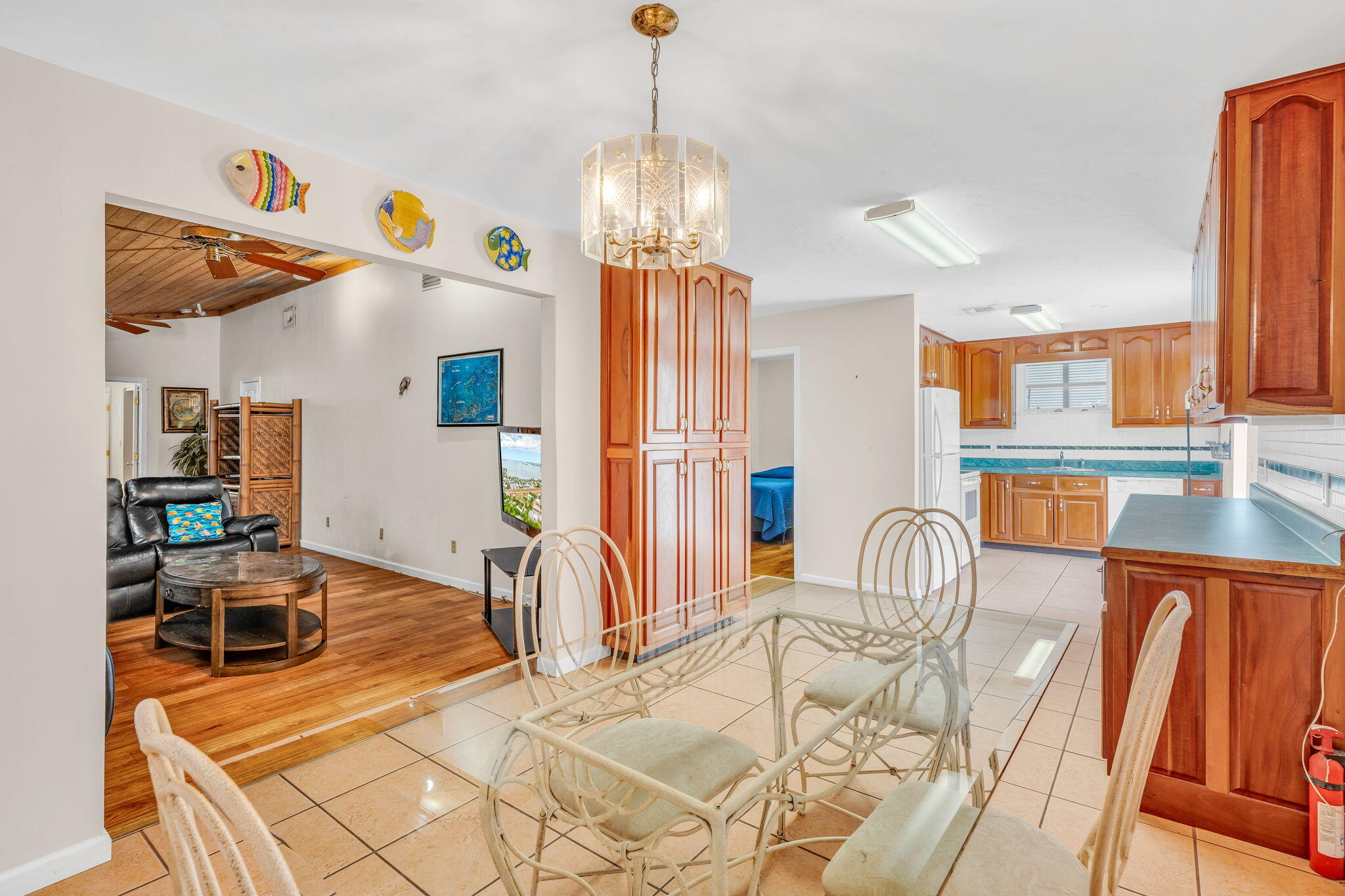 195 W Shore Drive Property Photo 5