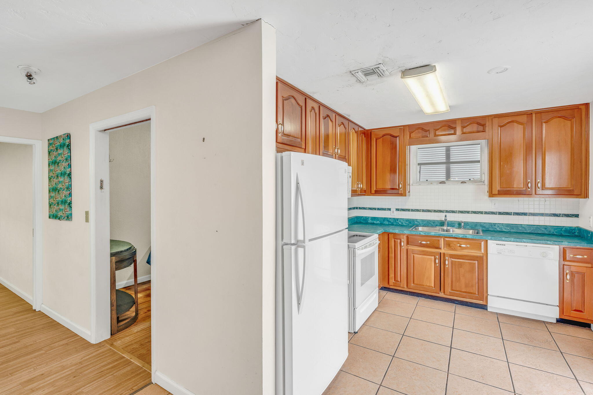 195 W Shore Drive Property Photo 11