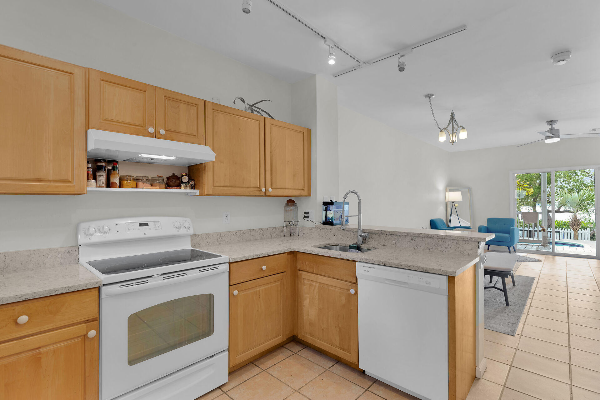 2613 Gulfview Drive Property Photo 7