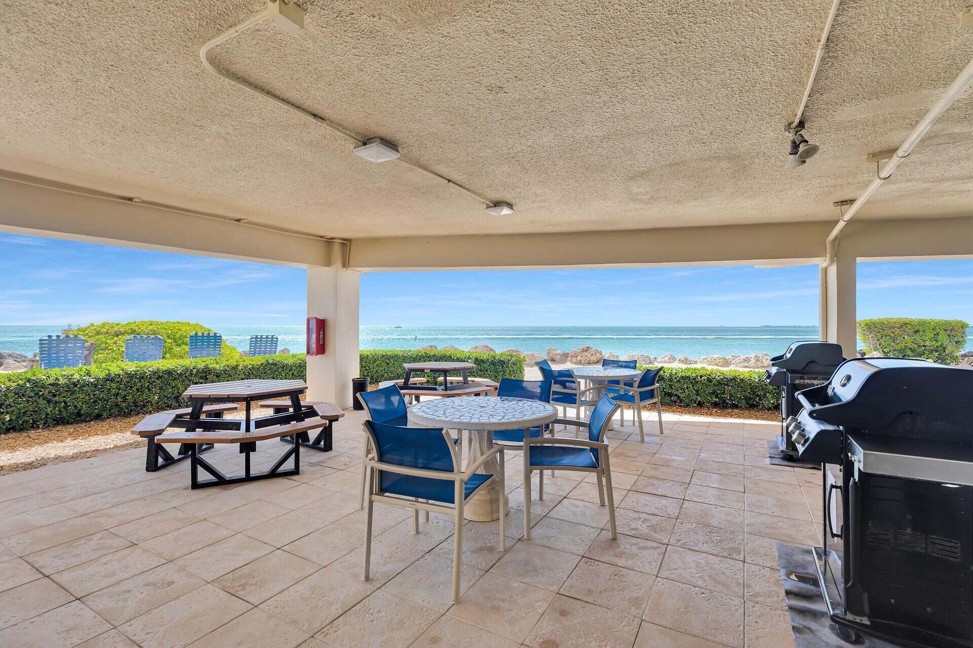 1133 W Ocean Drive 17 Property Photo 38