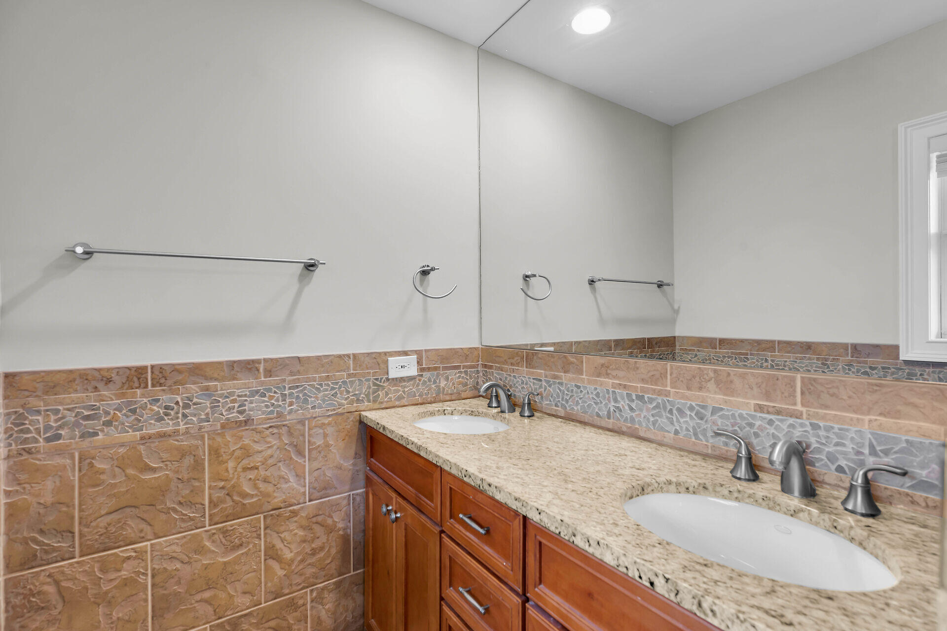 272 W Seaview Drive Property Photo 13