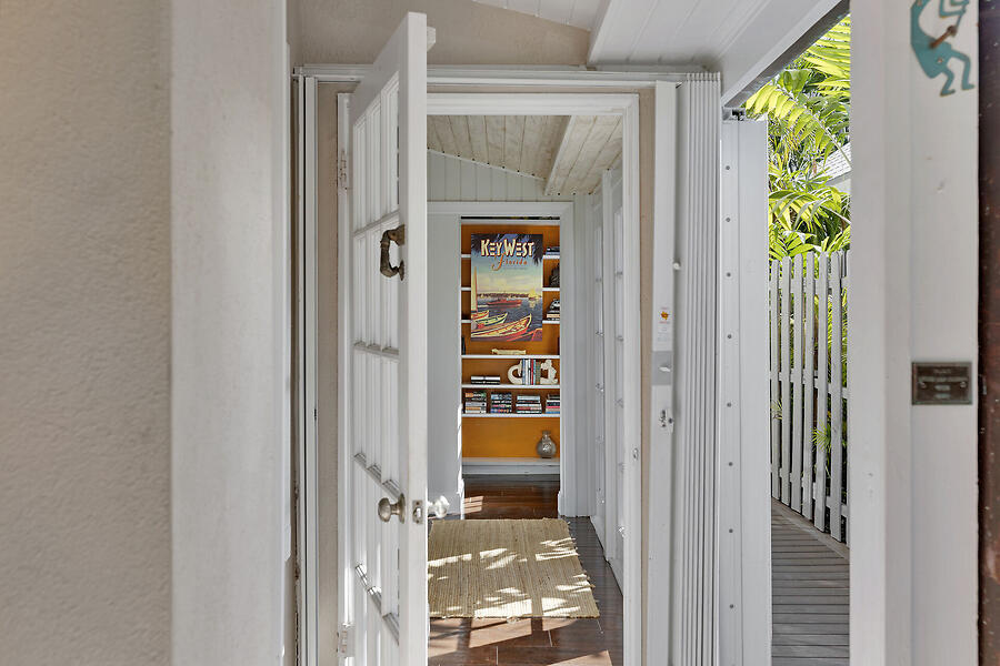 1006 Seminary Street Property Photo 7