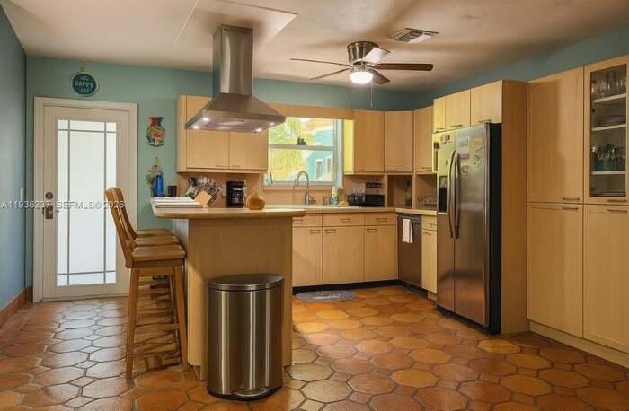 715 E Caribbean Drive Property Photo 2