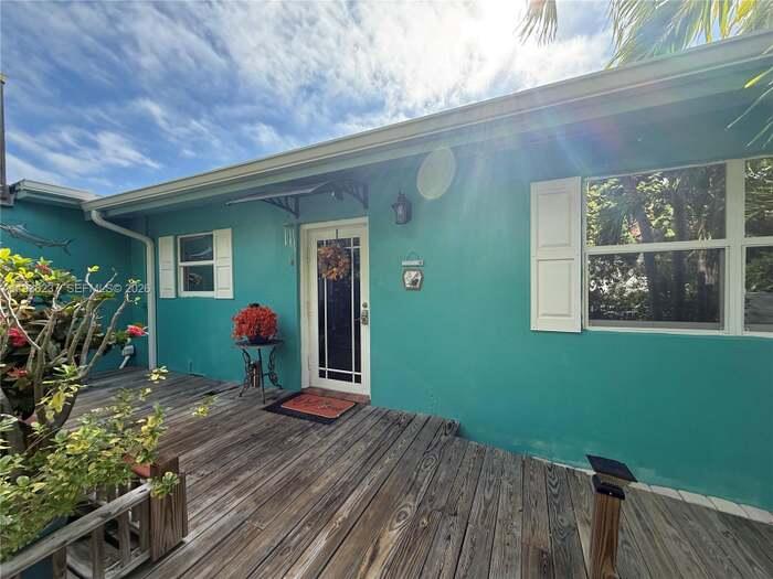 715 E Caribbean Drive Property Photo 3