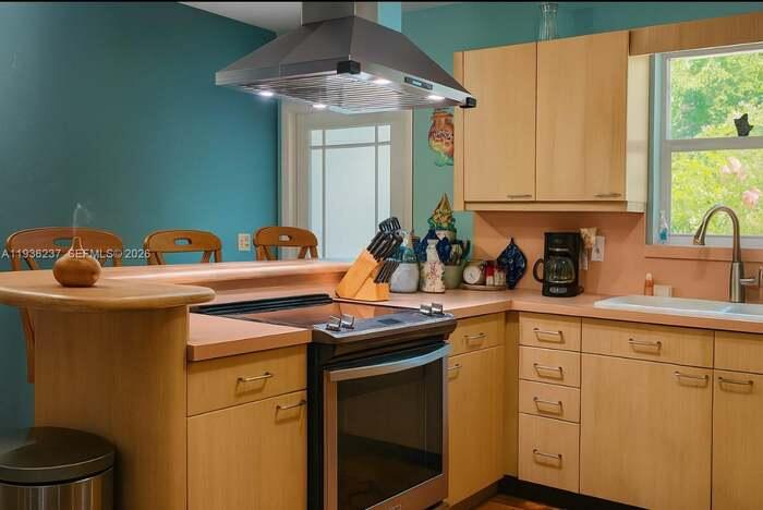 715 E Caribbean Drive Property Photo 6