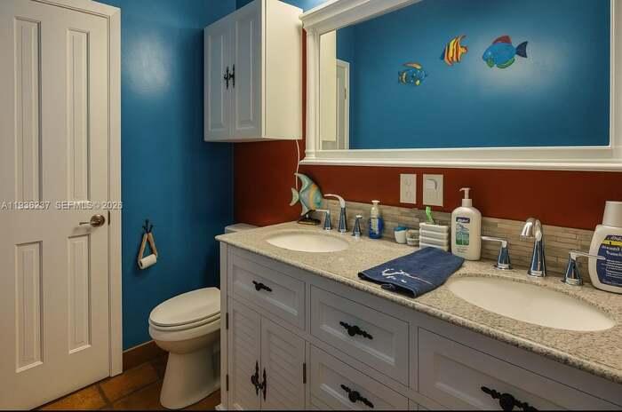 715 E Caribbean Drive Property Photo 10