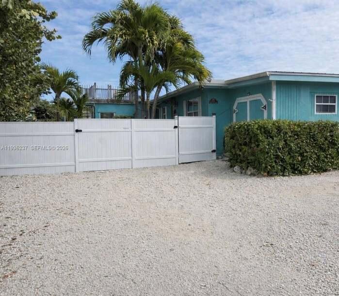 715 E Caribbean Drive Property Photo 11