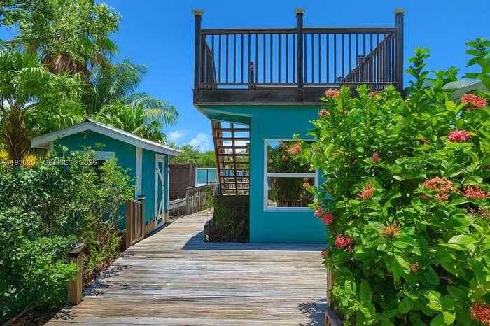 715 E Caribbean Drive Property Photo 12