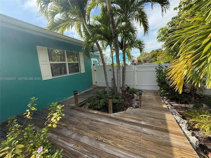 715 E Caribbean Drive Property Photo 16
