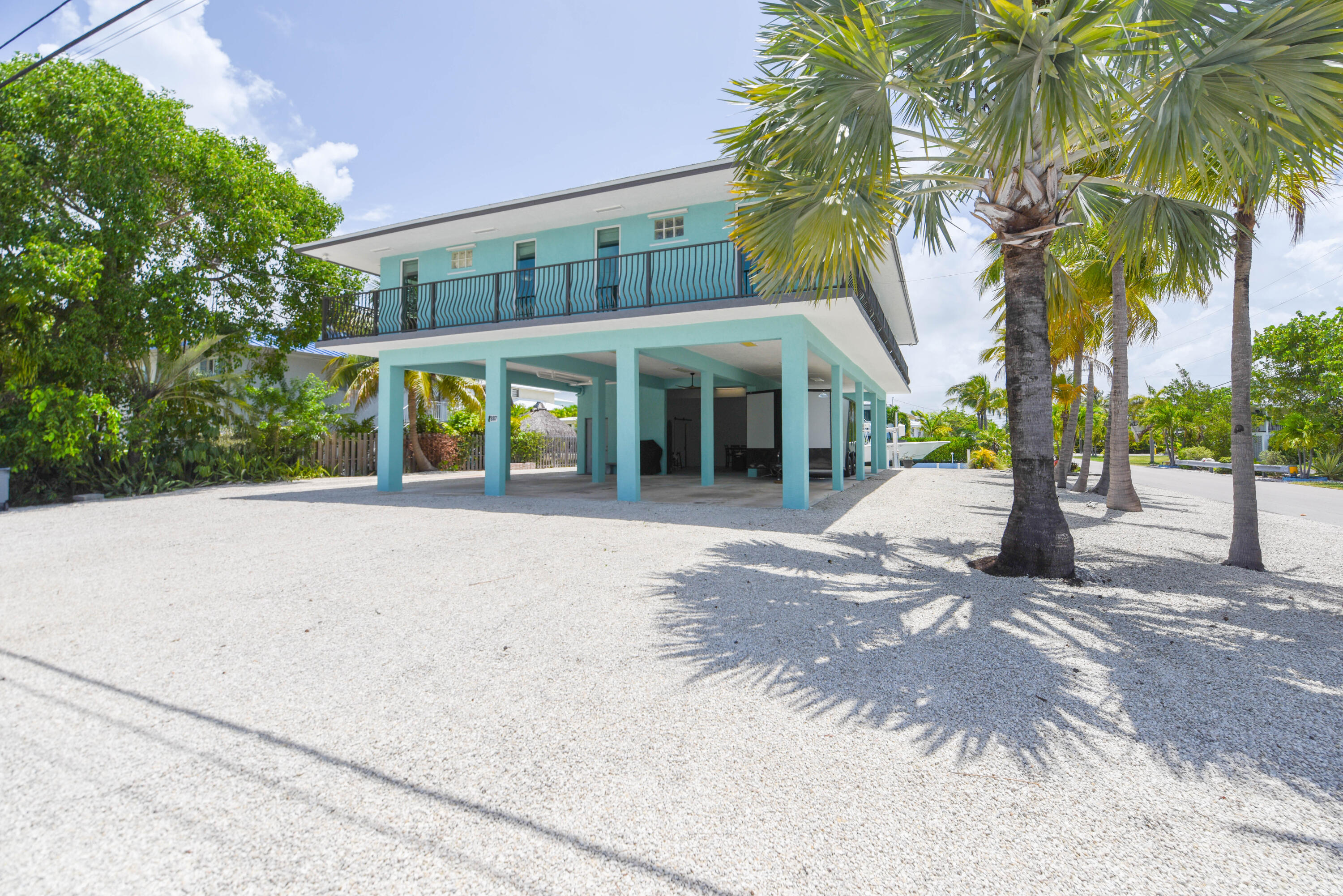887 Bay Drive Property Photo 1