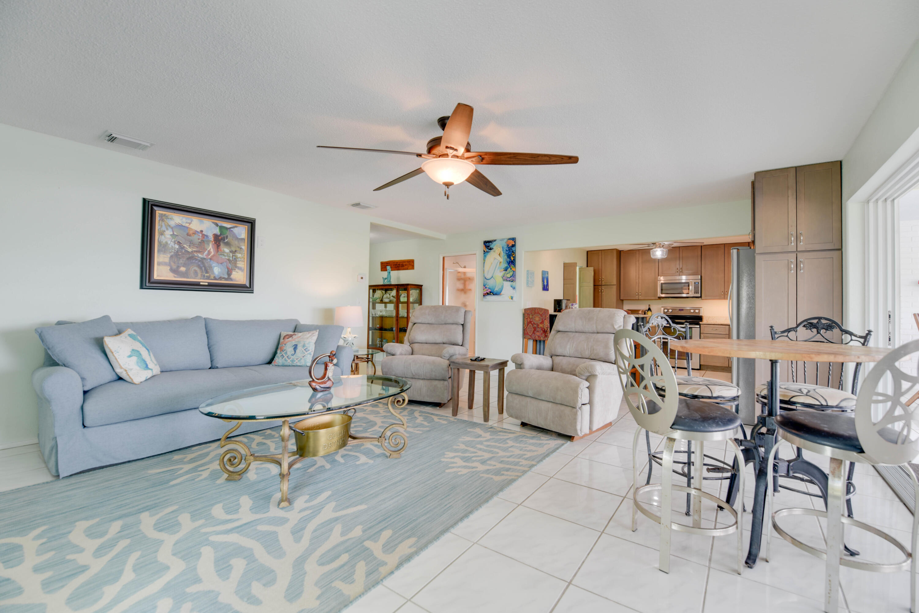 887 Bay Drive Property Photo 3