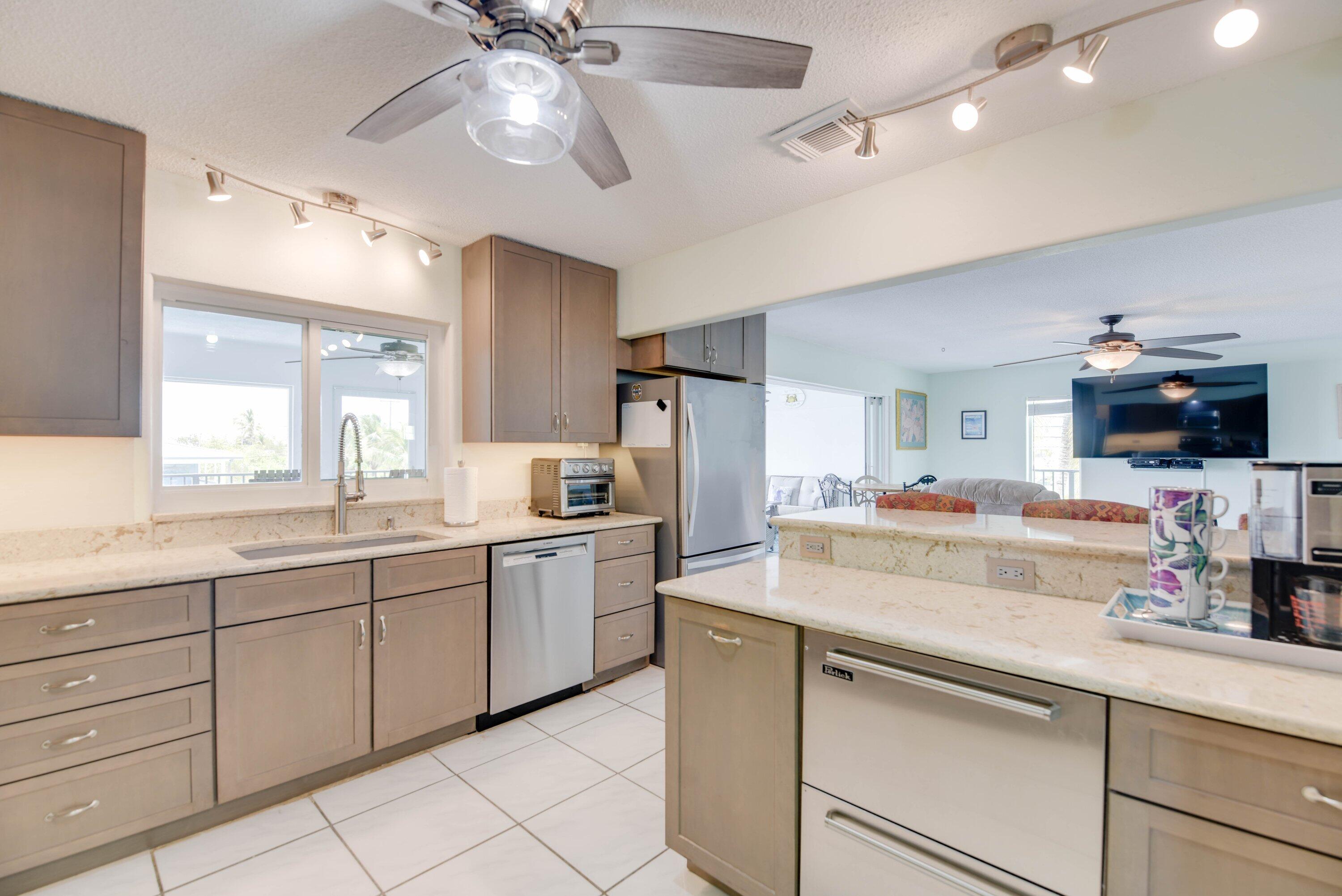 887 Bay Drive Property Photo 8