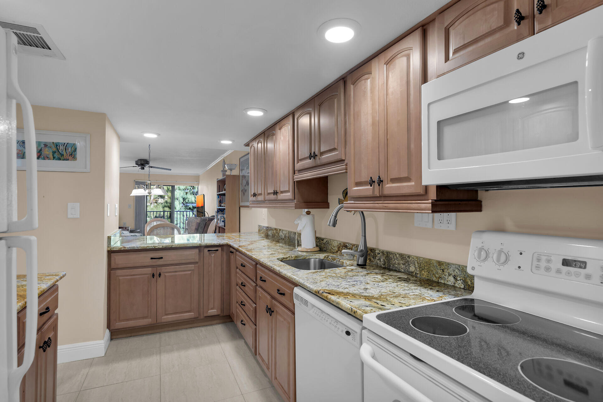 201 E Ocean Drive 1-211 Property Photo 11