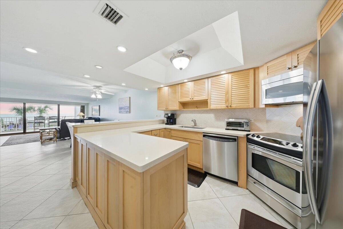 1133 W Ocean Drive 7 Property Photo 2