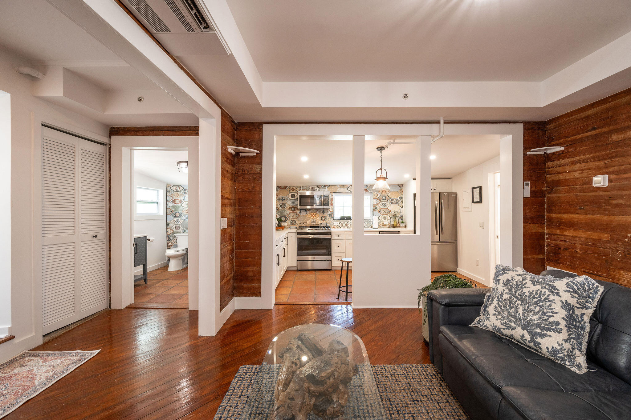 927 Thomas Street #4 Property Photo 6