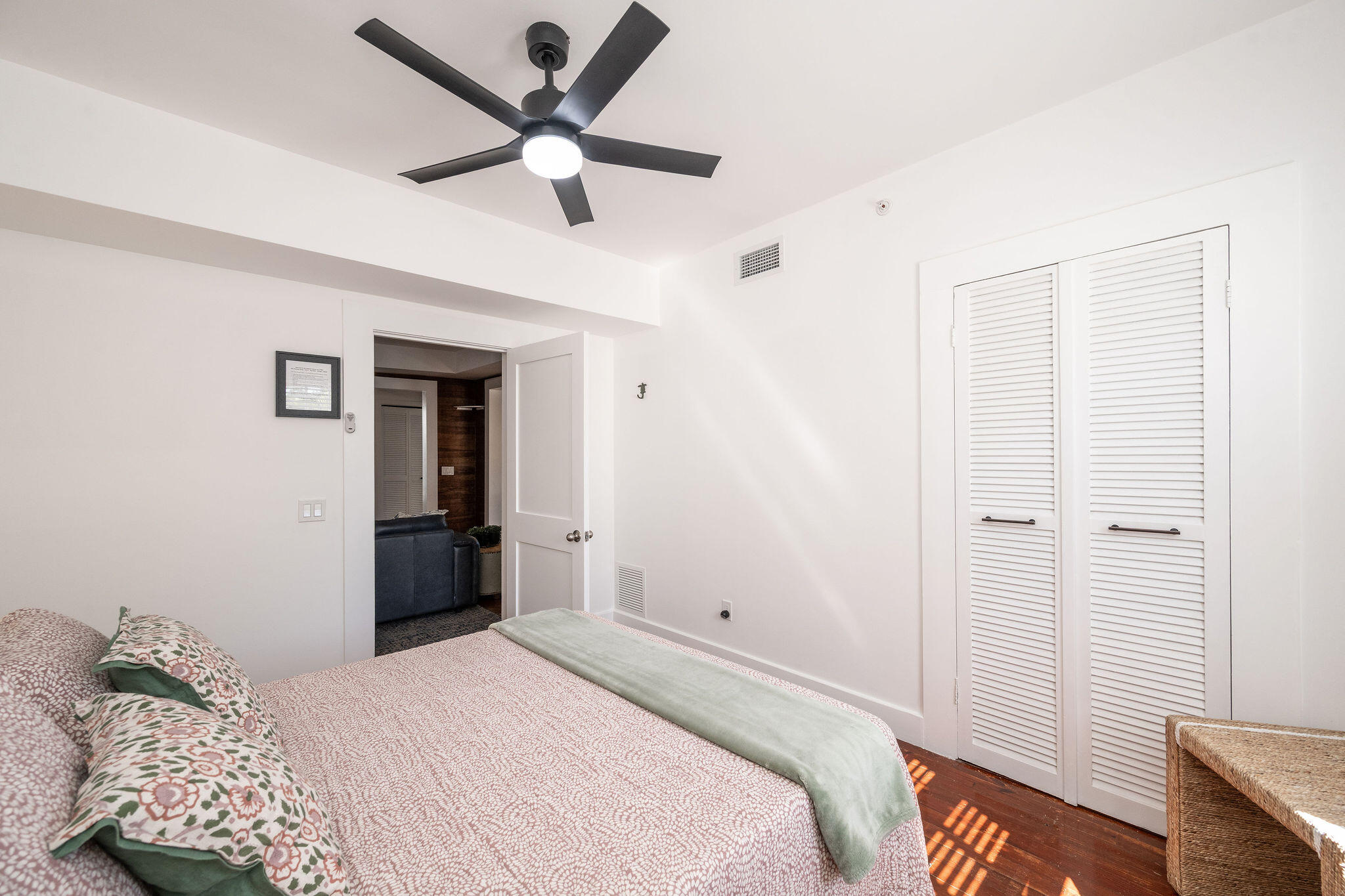 927 Thomas Street #4 Property Photo 15