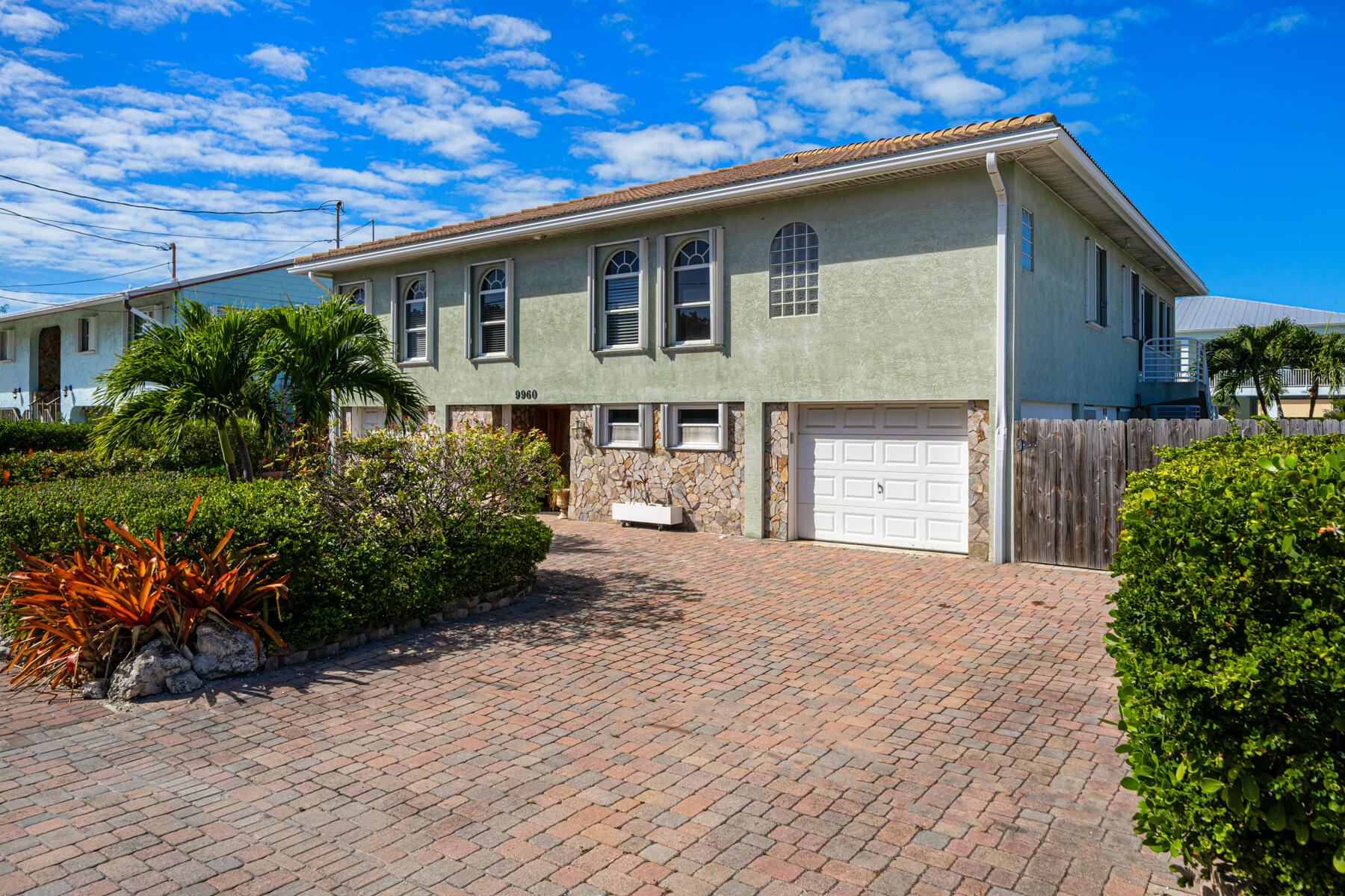 9960 Aviation Boulevard Property Photo 4
