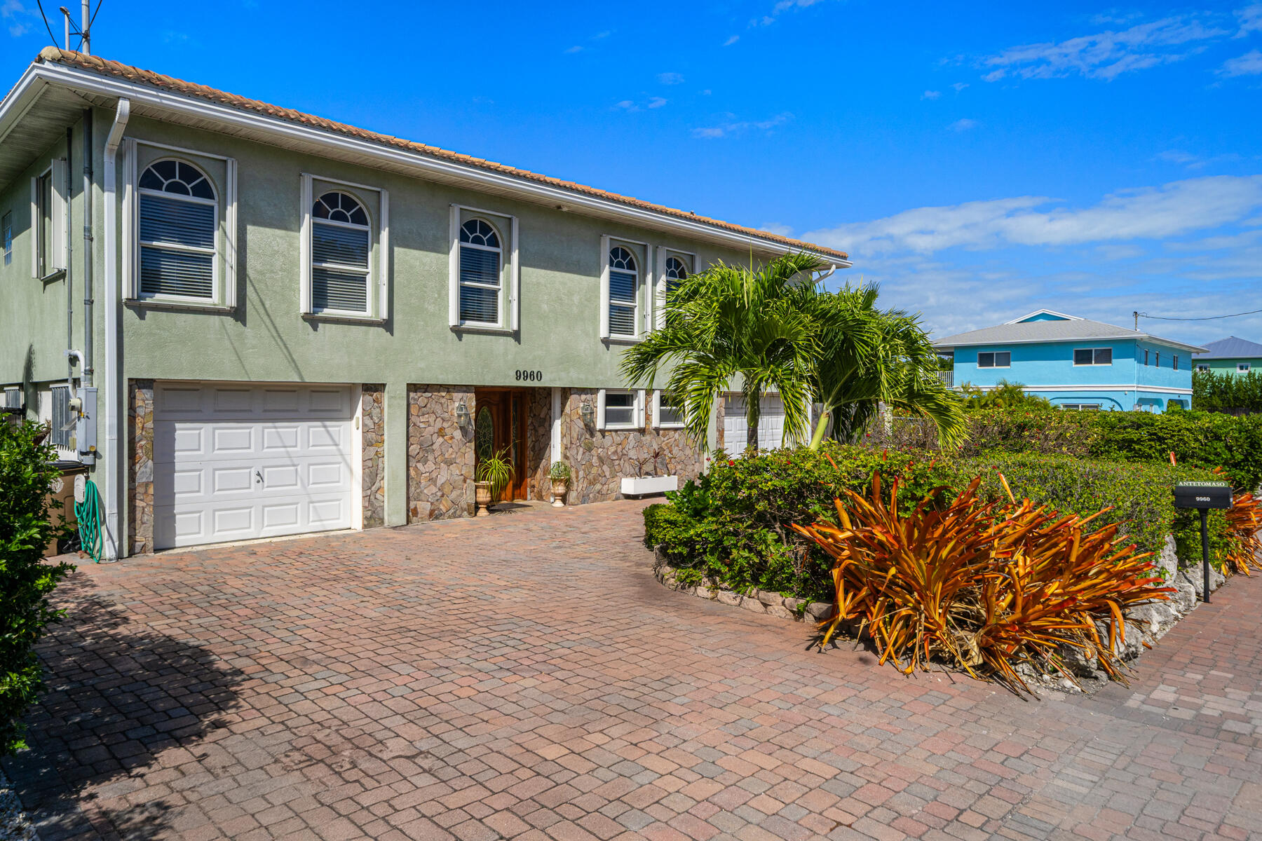 9960 Aviation Boulevard Property Photo 5