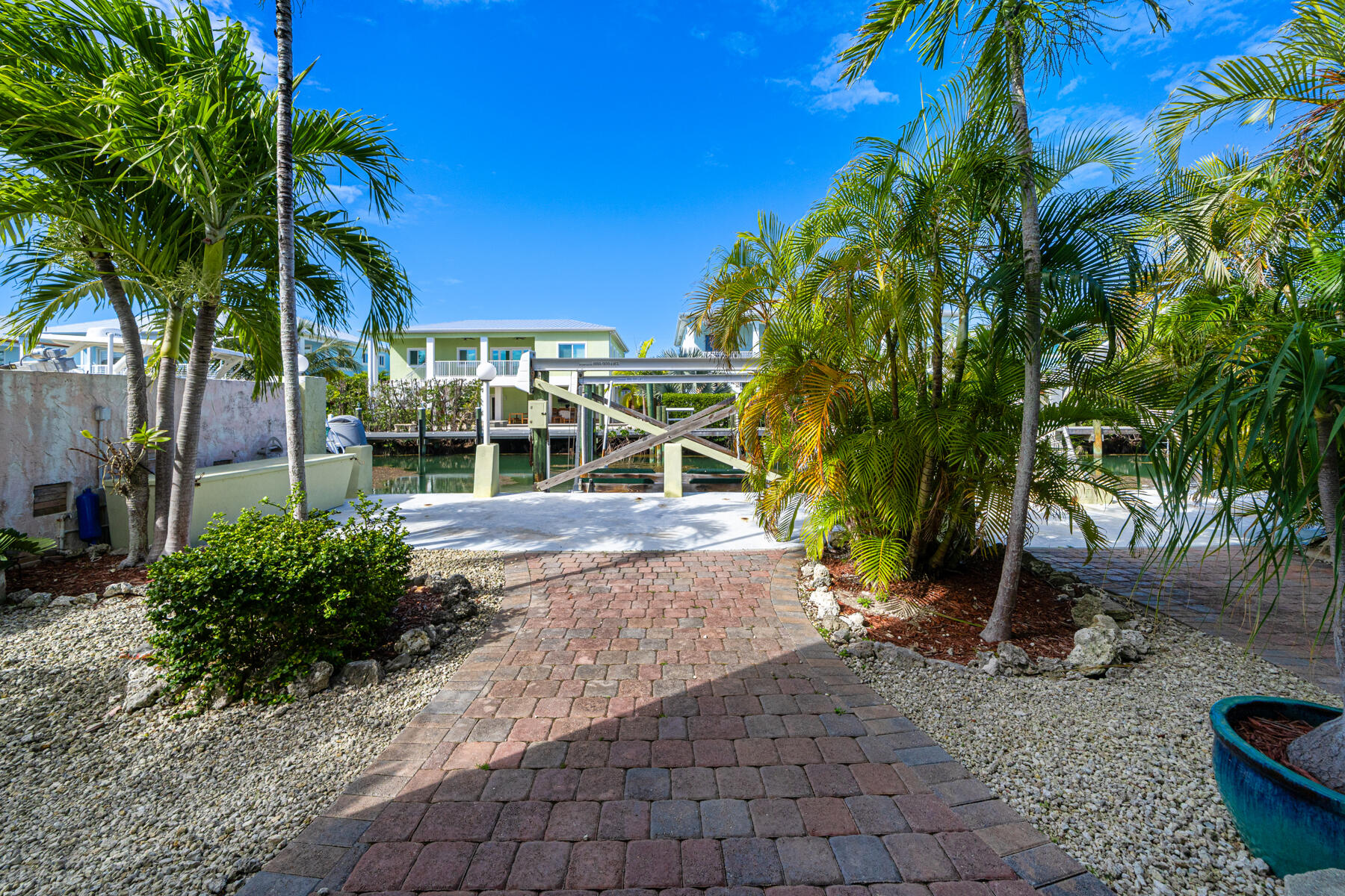 9960 Aviation Boulevard Property Photo 6