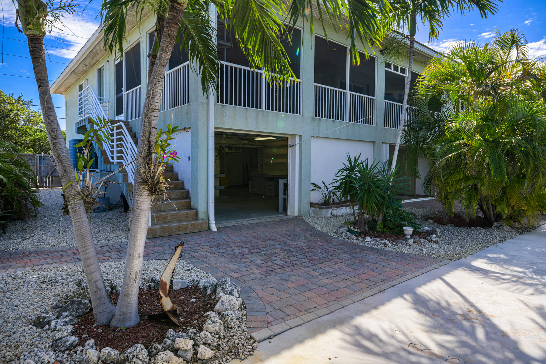 9960 Aviation Boulevard Property Photo 7