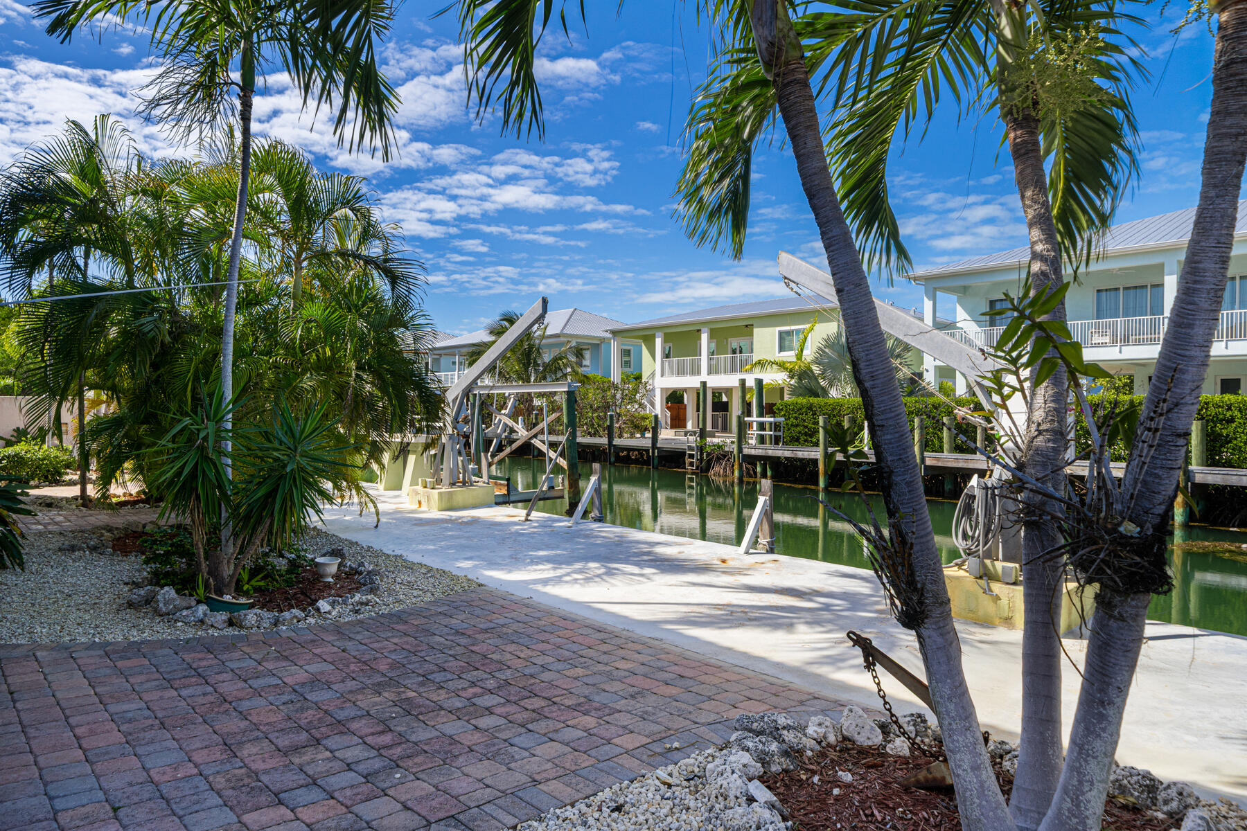 9960 Aviation Boulevard Property Photo 8