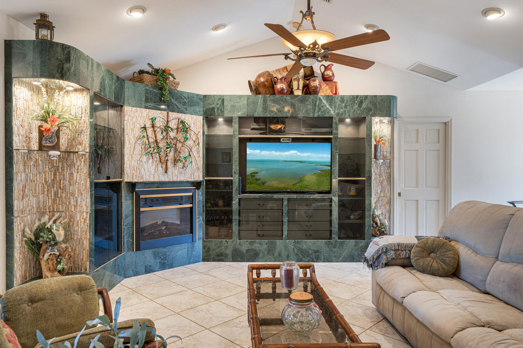 9960 Aviation Boulevard Property Photo 14