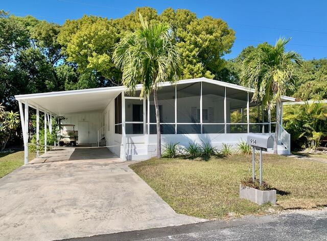914 S Emerald Drive Property Photo 1