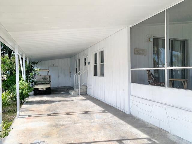 914 S Emerald Drive Property Photo 2