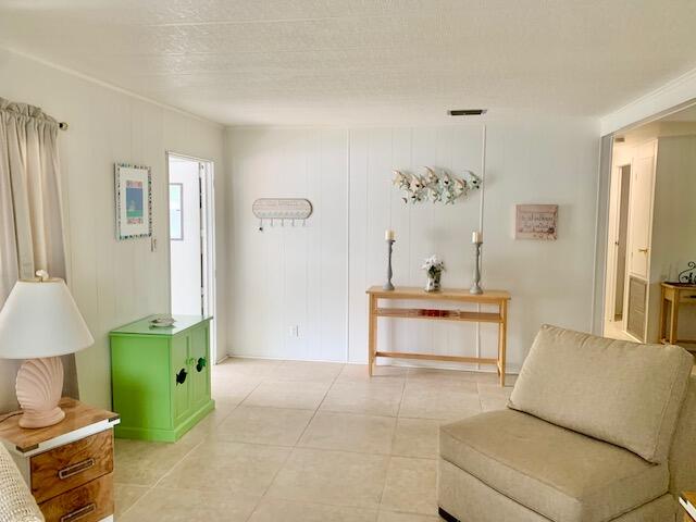 914 S Emerald Drive Property Photo 4